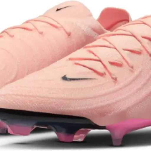 Test Nike Phantom GX 2 Elite FG : des crampons très sérieux pour les joueurs exigeants