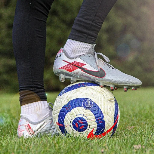 Conquérir les Terrains Glissants: Choisir les Chaussures de Football Idéales pour l'Adhérence sur Terrain Gras