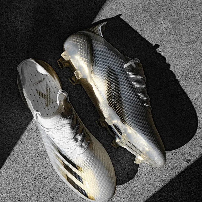 Pourquoi choisir des baskets en cuir blanches pour le football ?