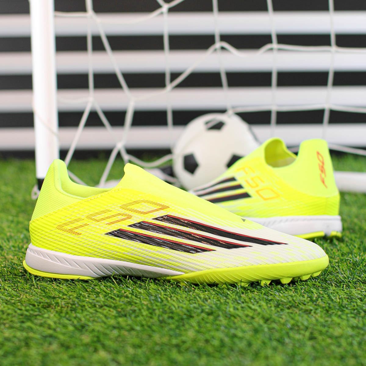 Unisex Chaussure de Football sans Lacets F50 League Turf 43 1/3 EU Team Solar Yellow 2 Core Black Lucid Red