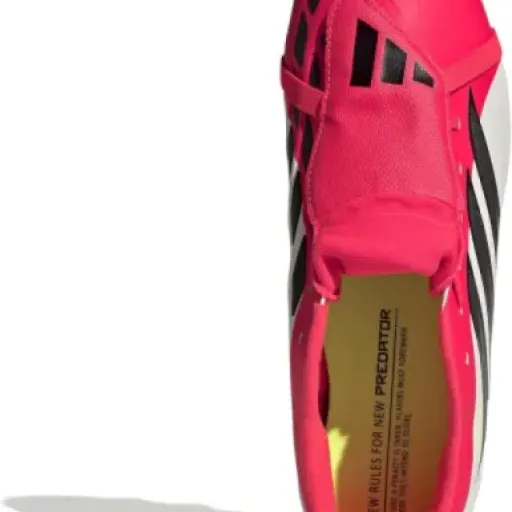 Test adidas Predator Club à languette rabattable : des crampons simples qui font le job pour terrain sec