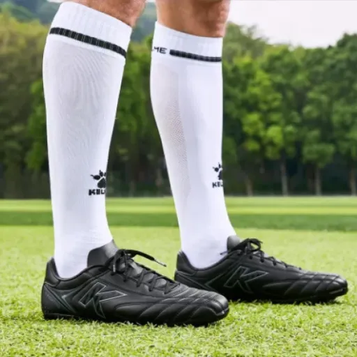 Test KELME Crampons de football AG : des crampons corrects pour synthé sans se ruiner