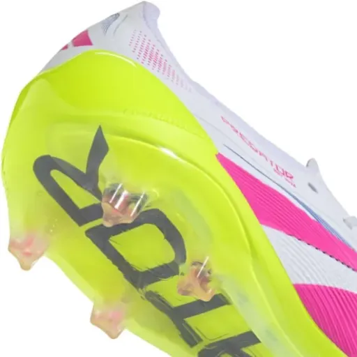 Test adidas Predator Elite FG ID3881 : des crampons précis pour les joueurs qui aiment contrôler le ballon