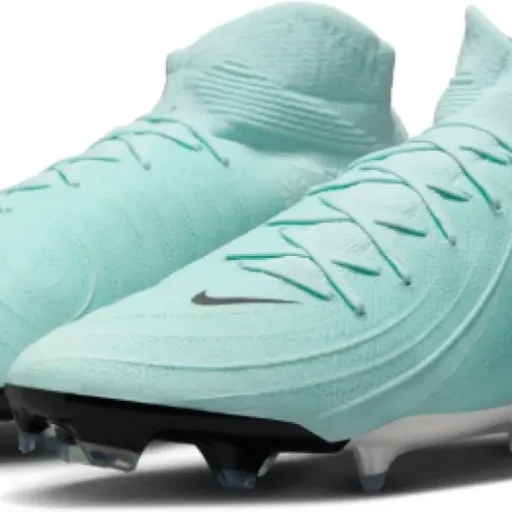 Test Nike Phantom Luna 2 Pro FG : des crampons techniques, mais pas pour tous les pieds