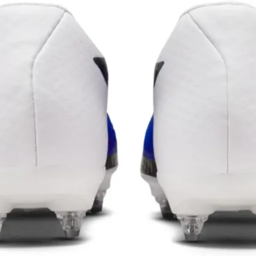 Test Nike Phantom 6 Low Acad SG-Pro AC : des crampons SG sérieux pour terrains gras