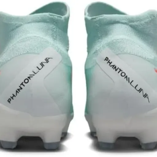 Test Nike Phantom Luna 2 Pro FG : des crampons précis mais pas pour tous les pieds